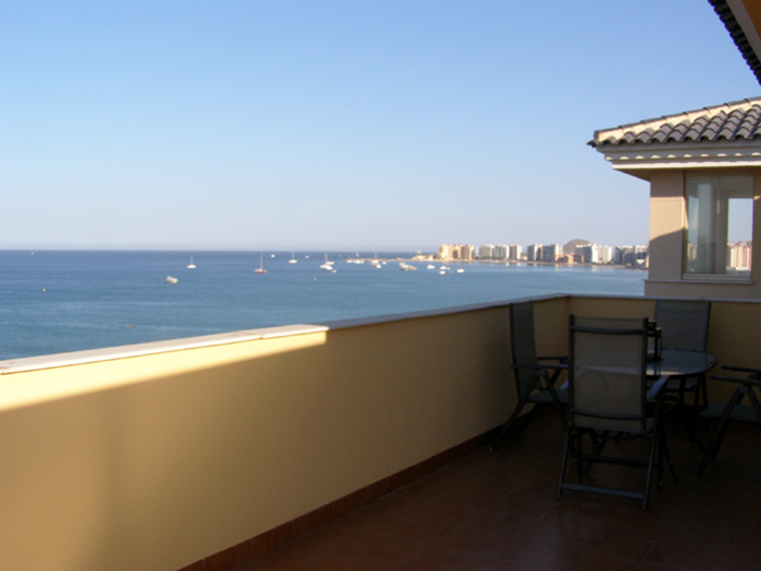 Qlistings - Spacious Apartment in Puerto Banús, Costa del Sol Property Thumbnail
