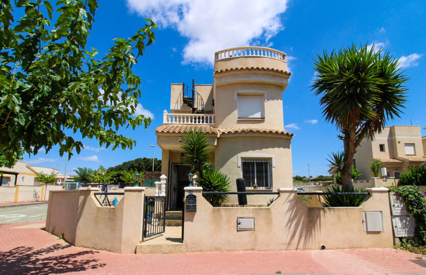 Qlistings - Traditionally Styled House Villa in Mijas, Costa del Sol Property Thumbnail